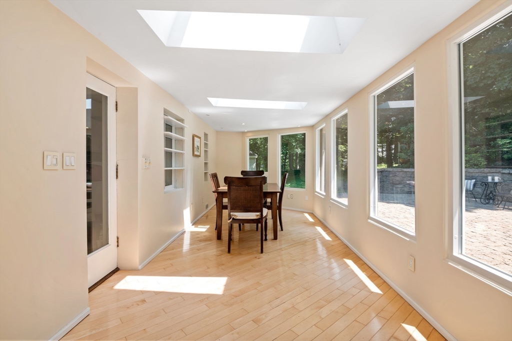 6 Wareland Rd