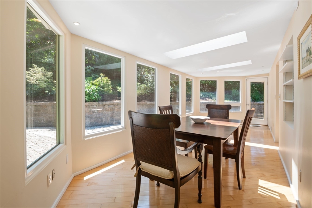 6 Wareland Rd