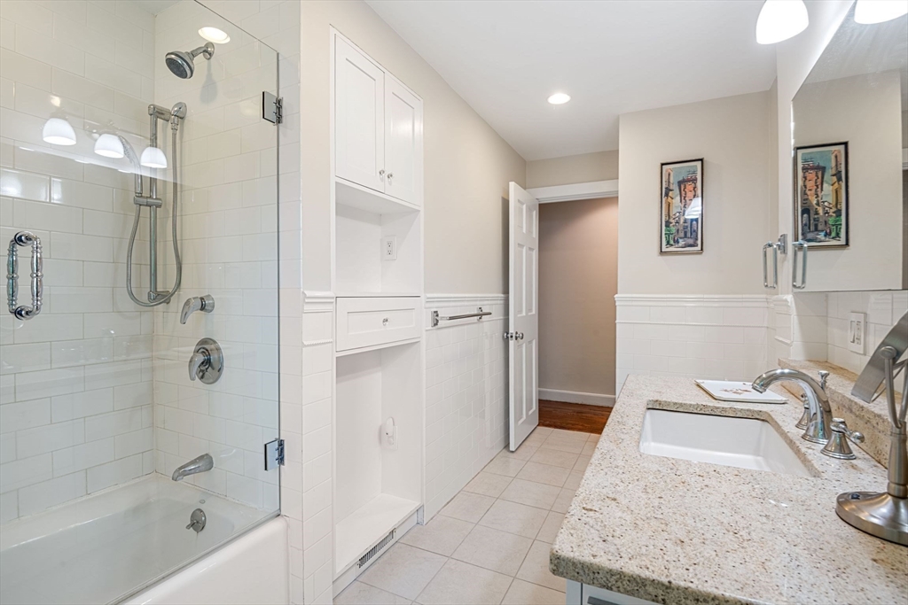 6 Wareland Rd