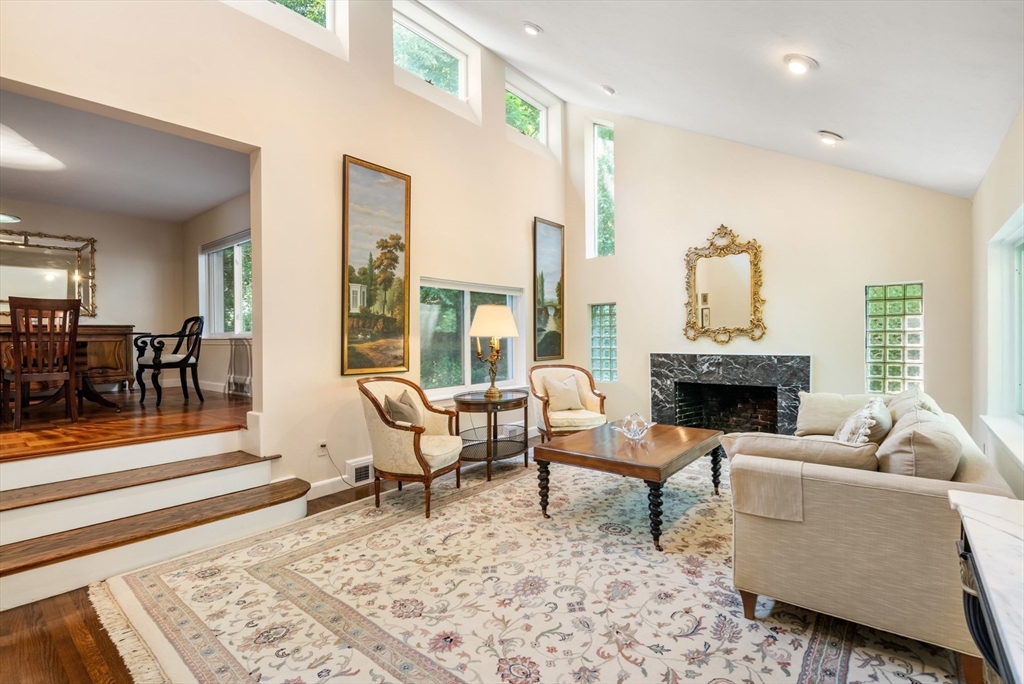 6 Wareland Rd
