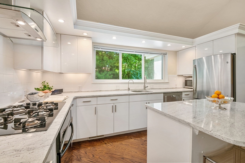 6 Wareland Rd