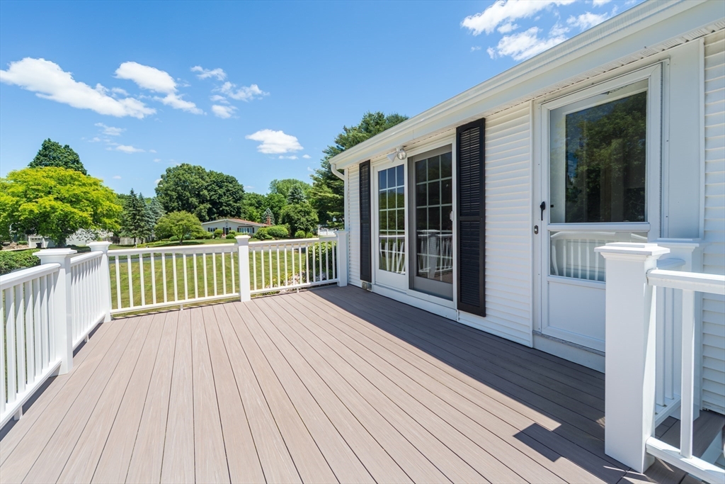 9 Riverbend Dr