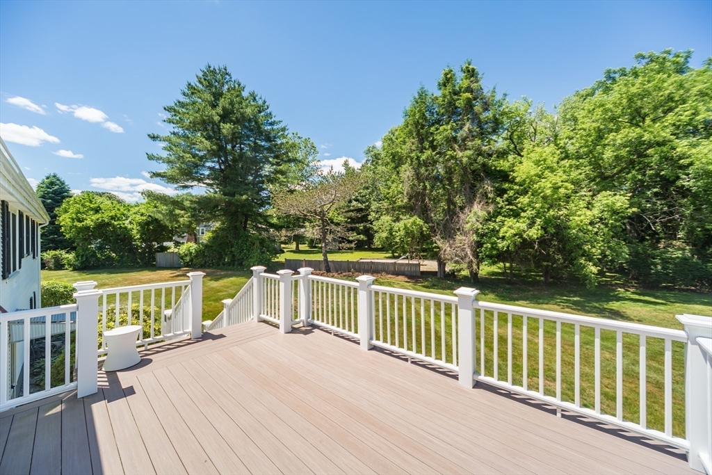 9 Riverbend Dr