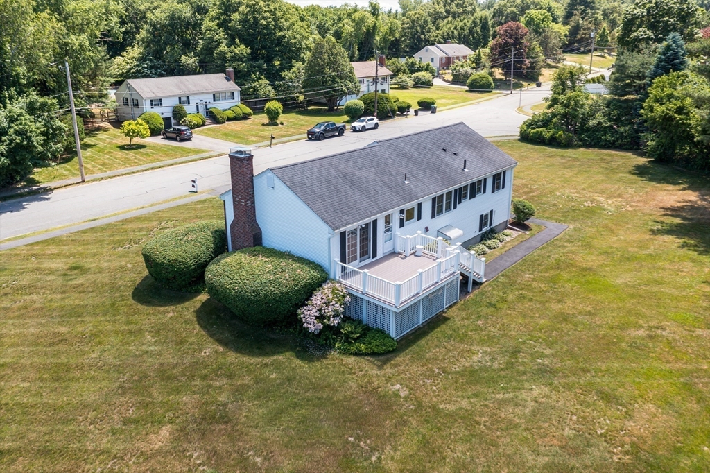 9 Riverbend Dr