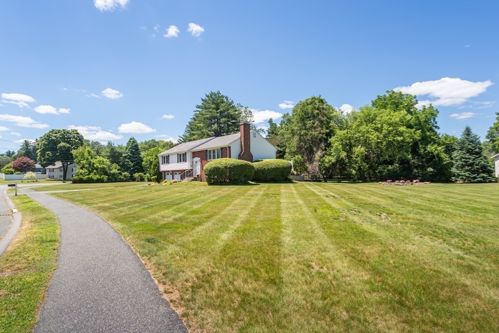 9 Riverbend Dr