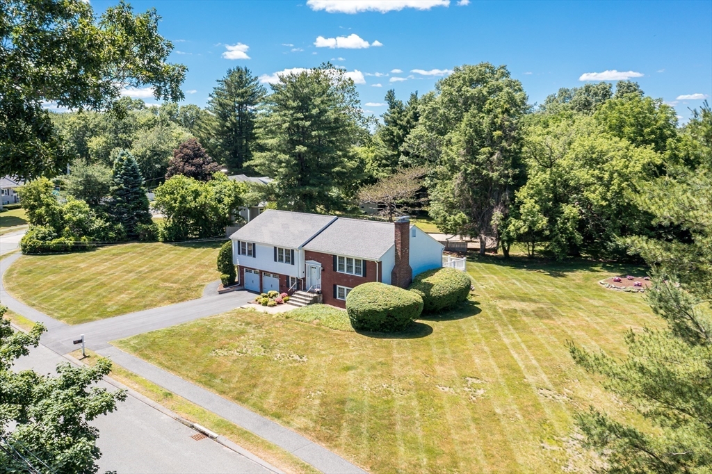 9 Riverbend Dr