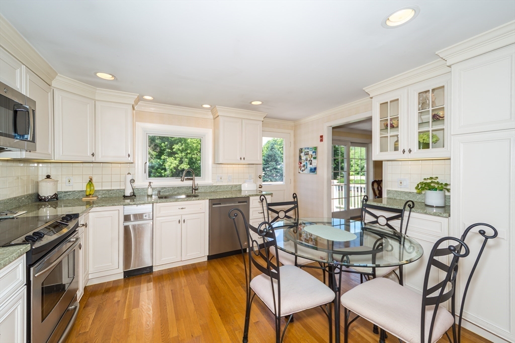 9 Riverbend Dr
