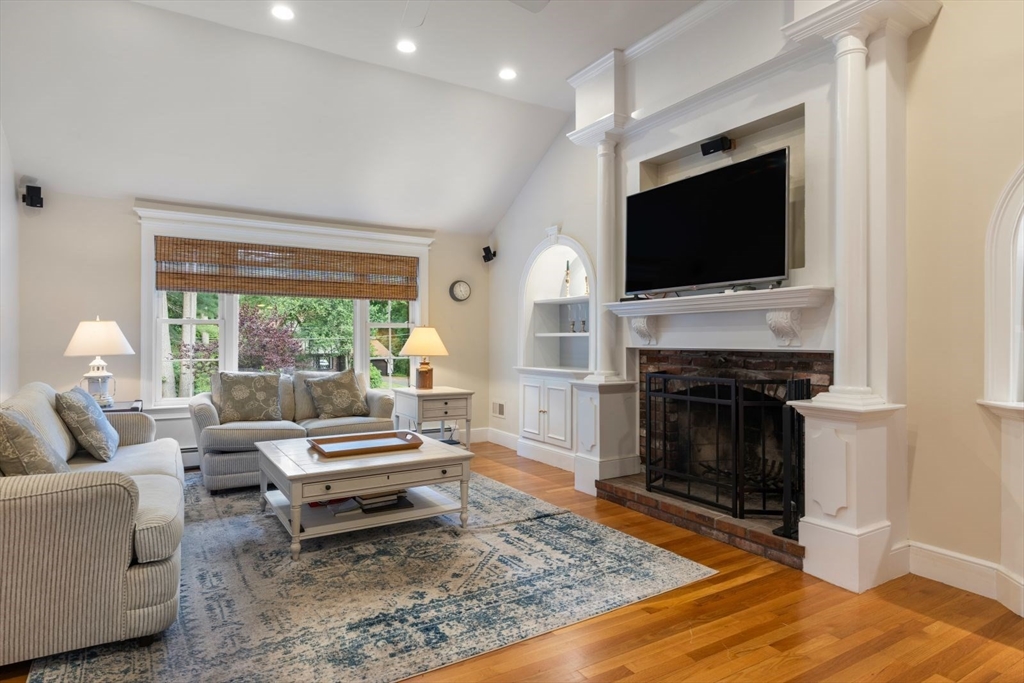 30 Stanhope Dr