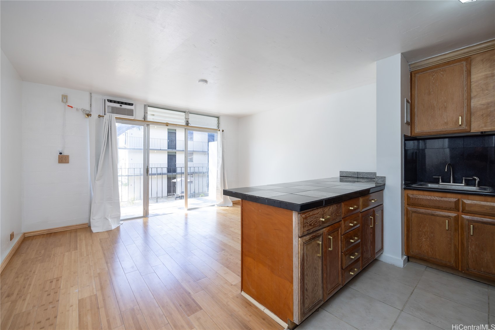 1914 University Avenue 305