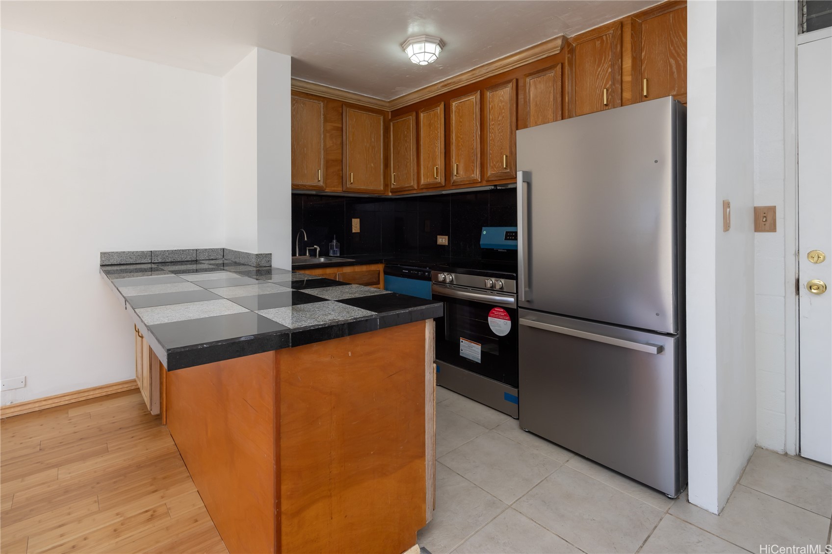 1914 University Avenue 305