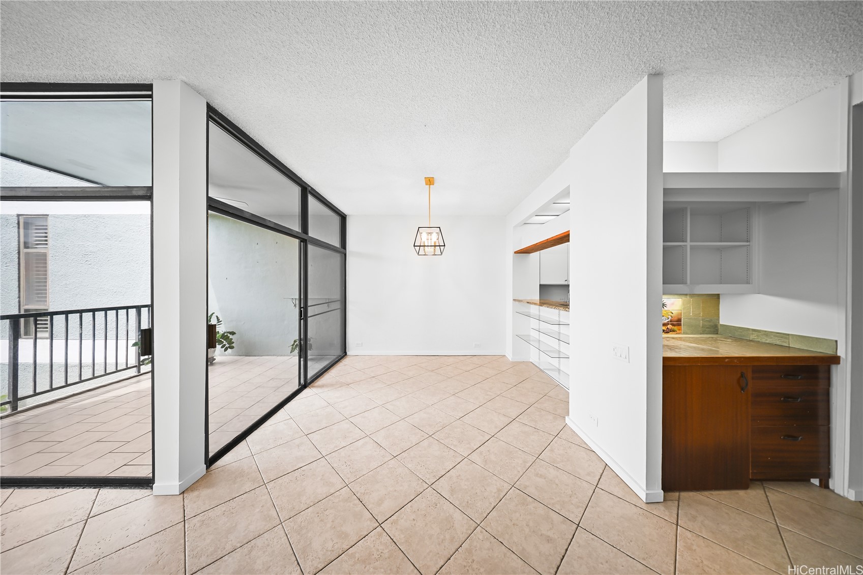 1030 Aoloa Place 2/302B