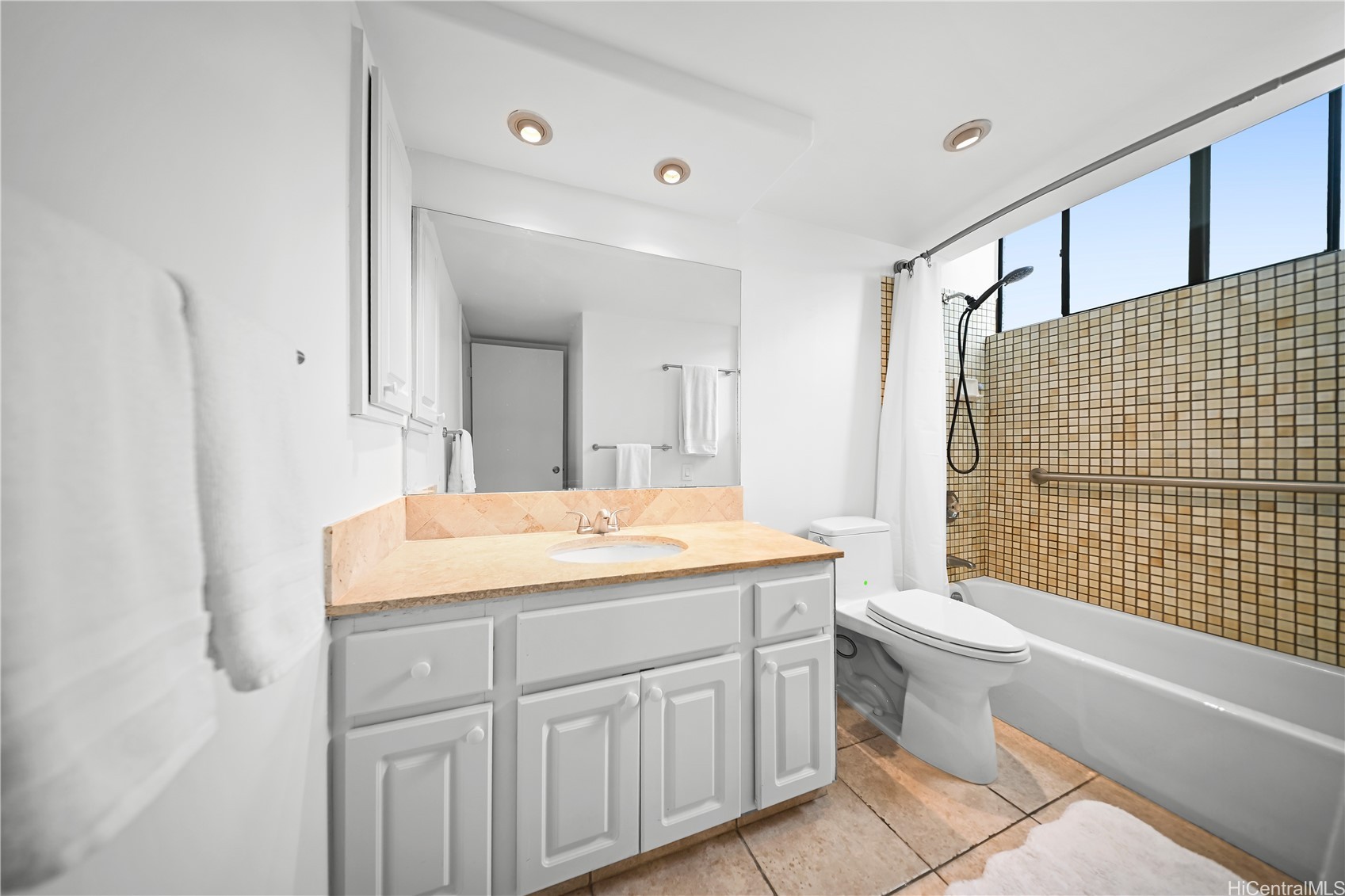1030 Aoloa Place 2/302B