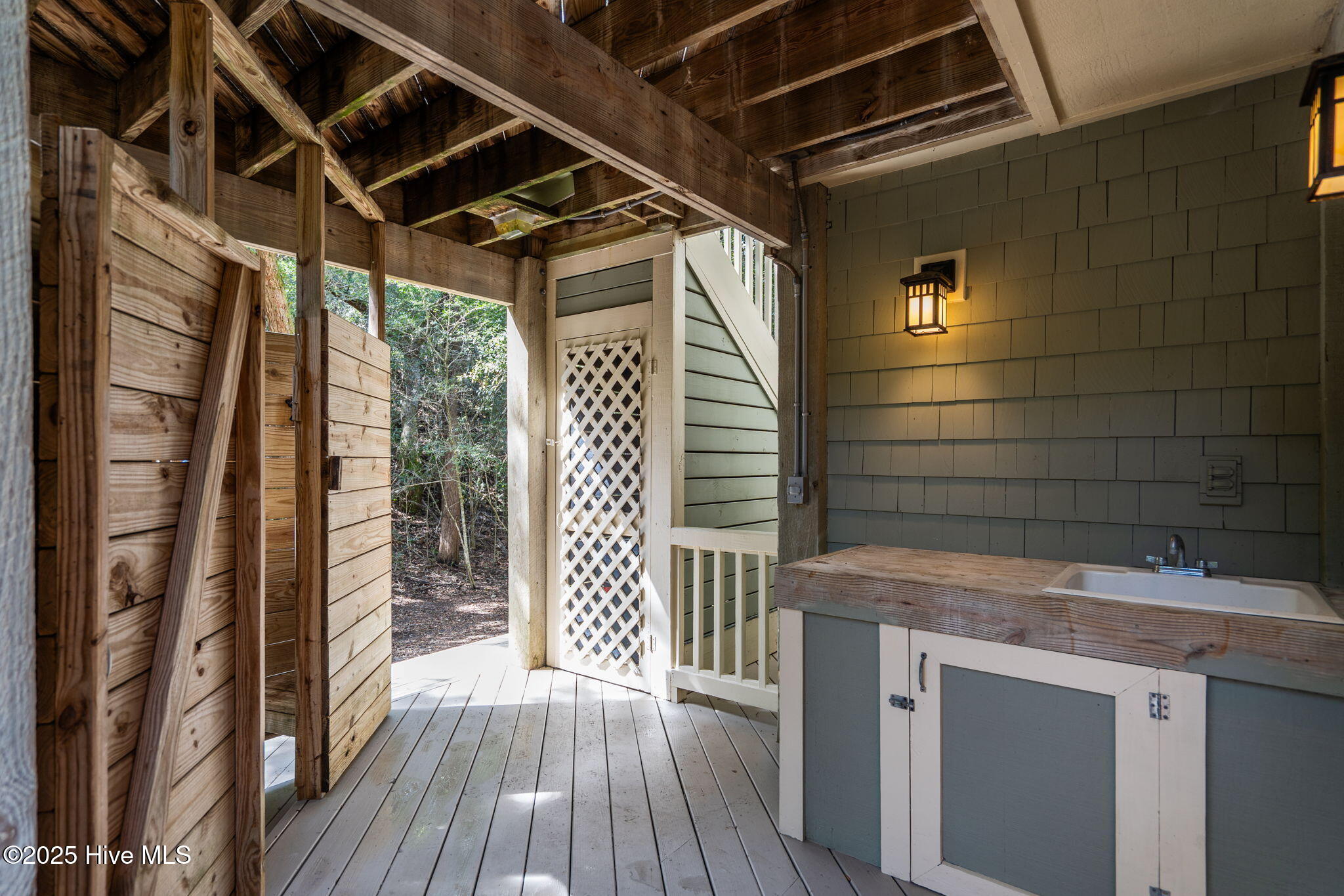 30 Three Flipper Trail