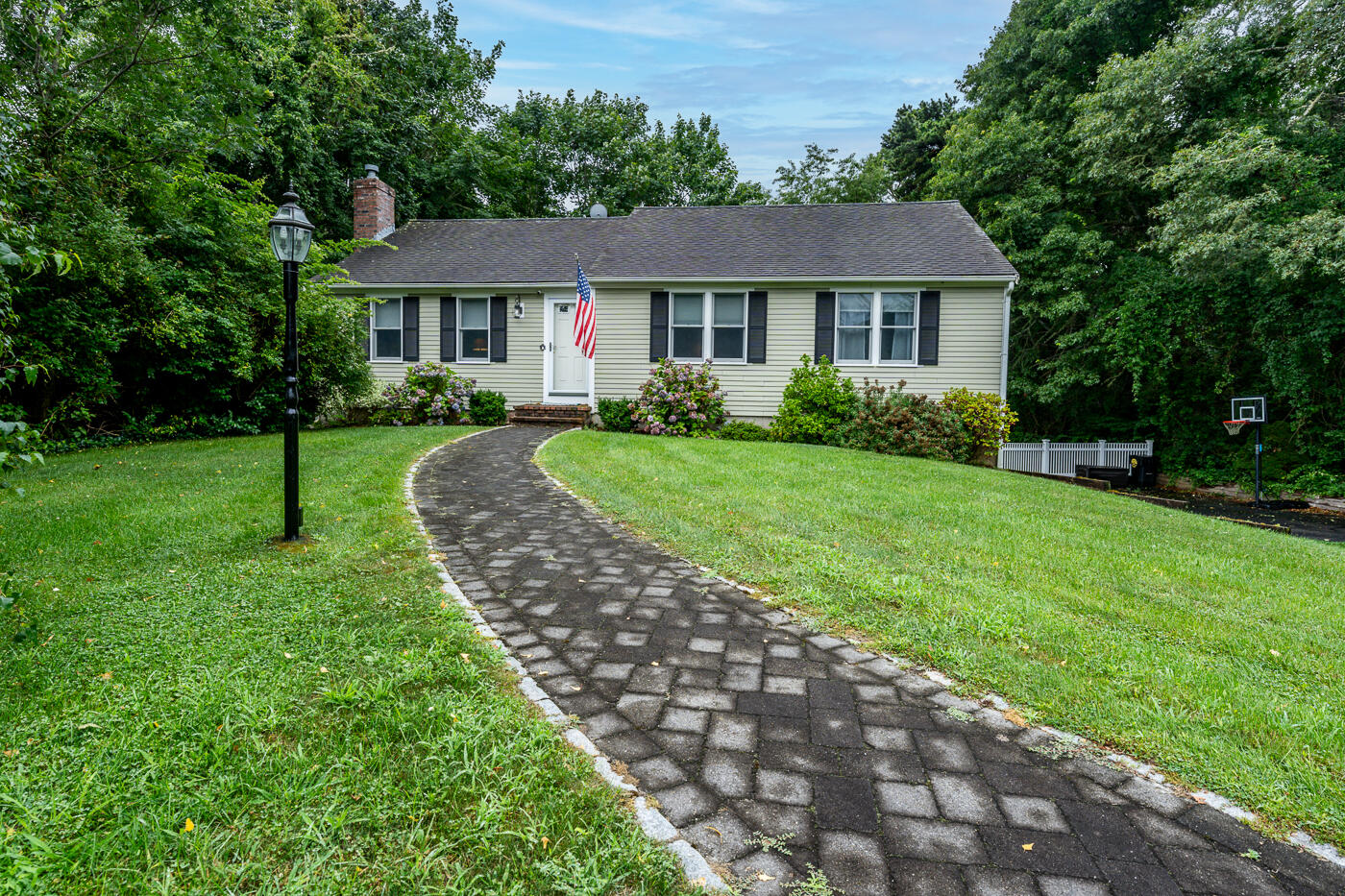 41 Knollwood Drive