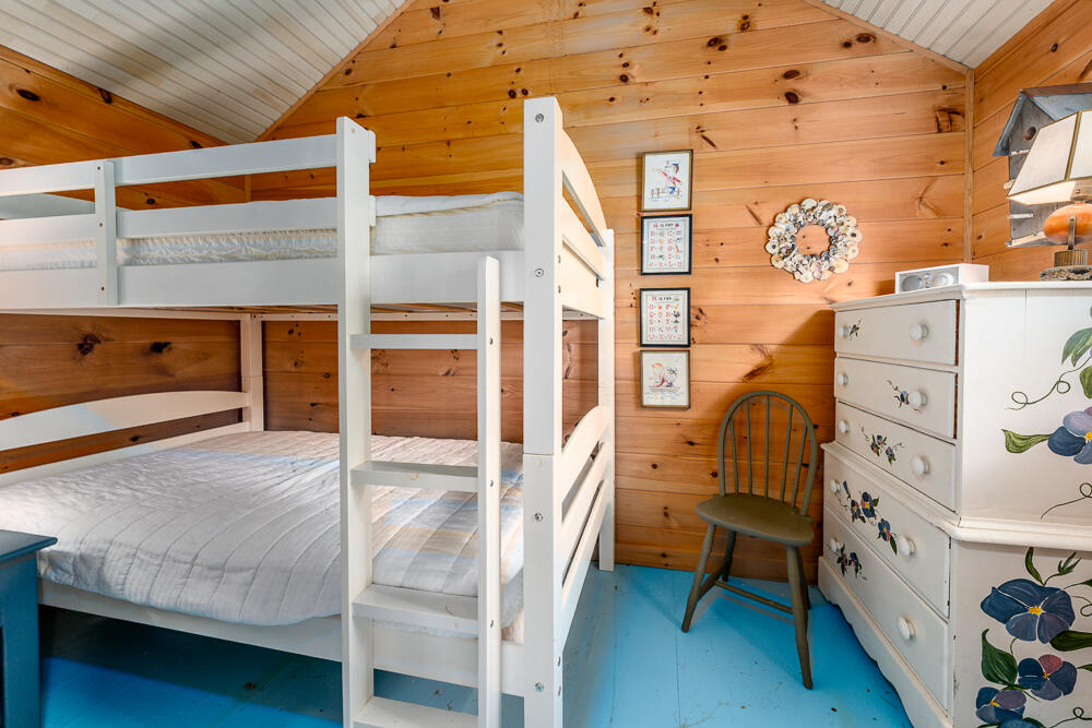 1016 W West Yarmouth Road, Yarmouth Port