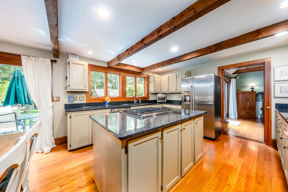 1016 W West Yarmouth Road, Yarmouth Port