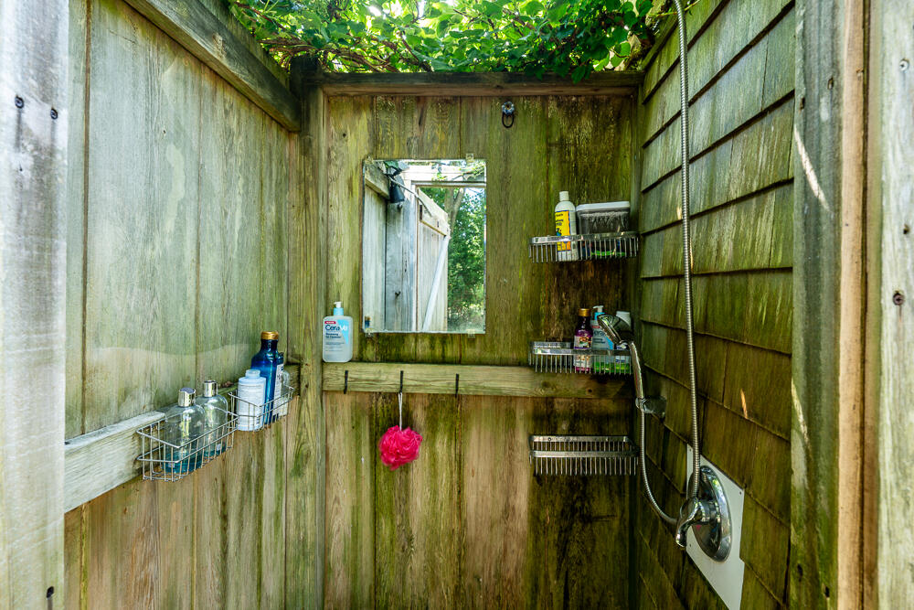 1016 W West Yarmouth Road, Yarmouth Port