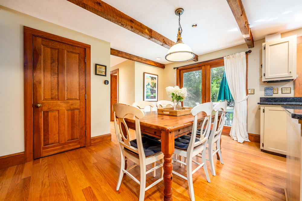 1016 W West Yarmouth Road, Yarmouth Port