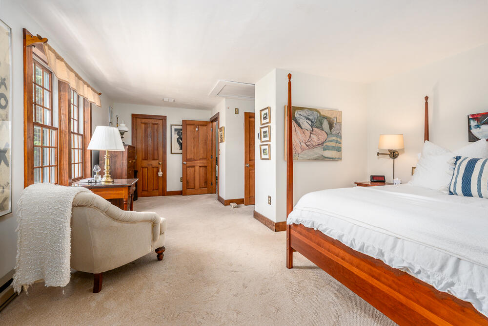 1016 W West Yarmouth Road, Yarmouth Port