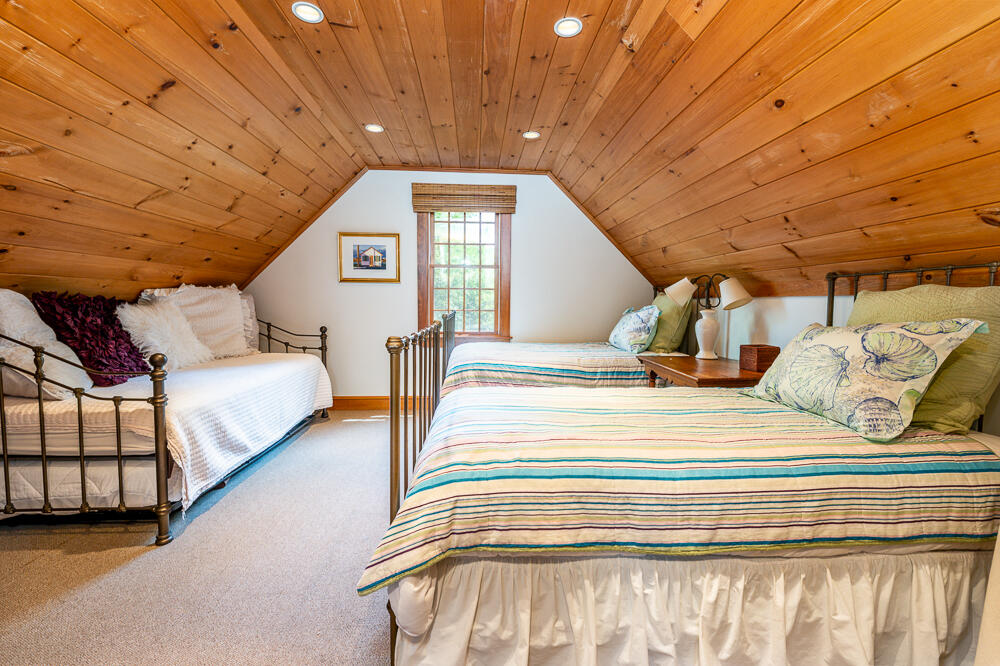 1016 W West Yarmouth Road, Yarmouth Port