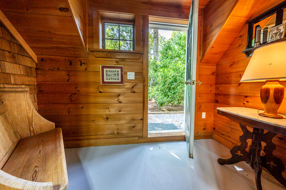 1016 W West Yarmouth Road, Yarmouth Port