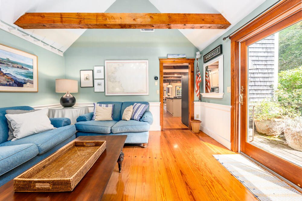 1016 W West Yarmouth Road, Yarmouth Port