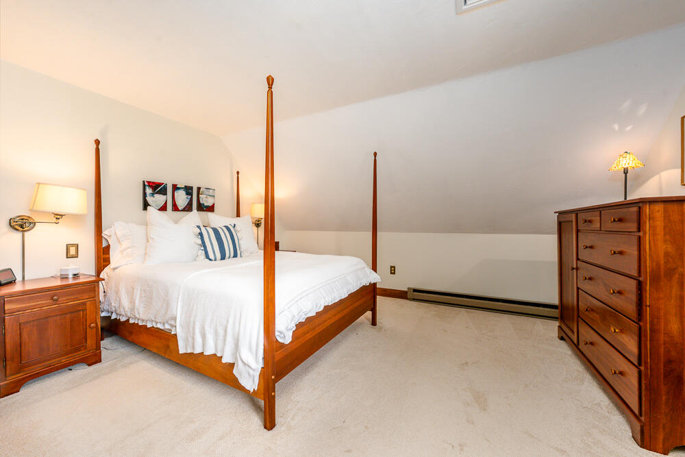 1016 W West Yarmouth Road, Yarmouth Port