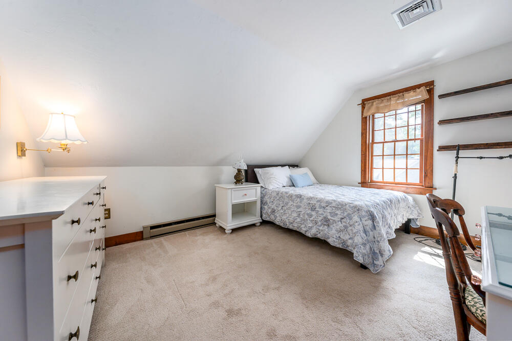 1016 W West Yarmouth Road, Yarmouth Port