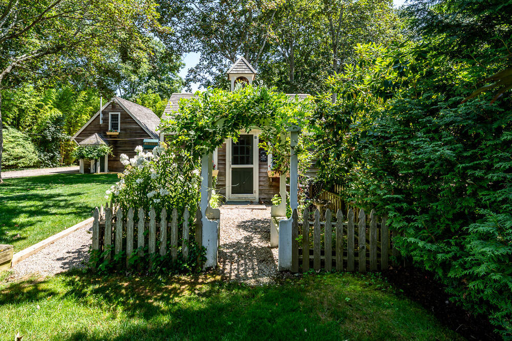 1016 W West Yarmouth Road, Yarmouth Port