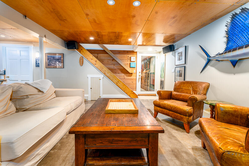 1016 W West Yarmouth Road, Yarmouth Port