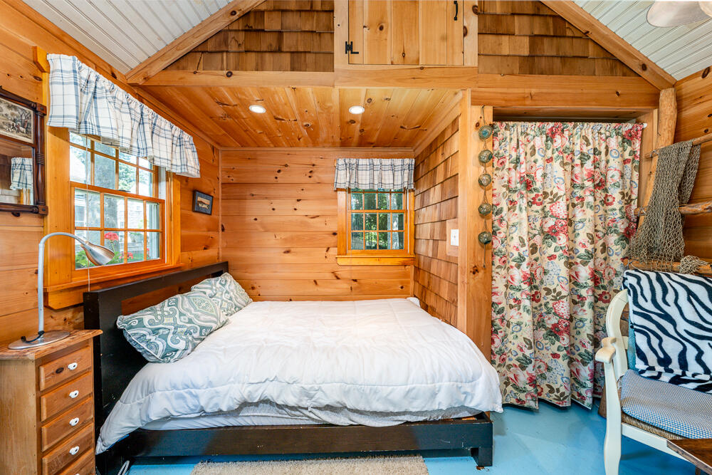 1016 W West Yarmouth Road, Yarmouth Port