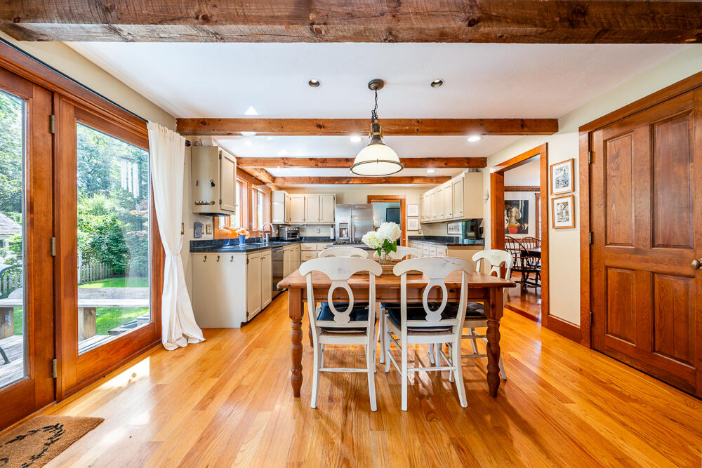 1016 W West Yarmouth Road, Yarmouth Port