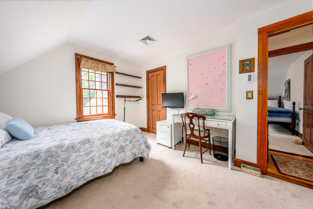 1016 W West Yarmouth Road, Yarmouth Port