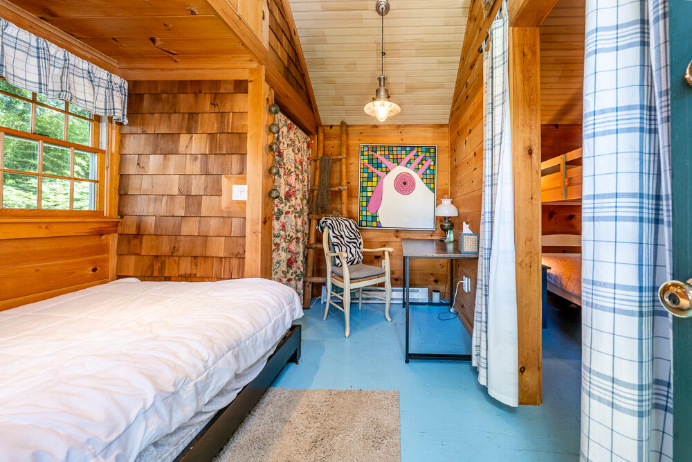 1016 W West Yarmouth Road, Yarmouth Port