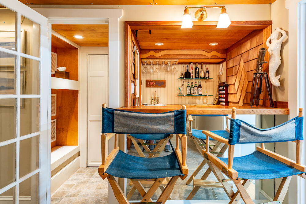 1016 W West Yarmouth Road, Yarmouth Port