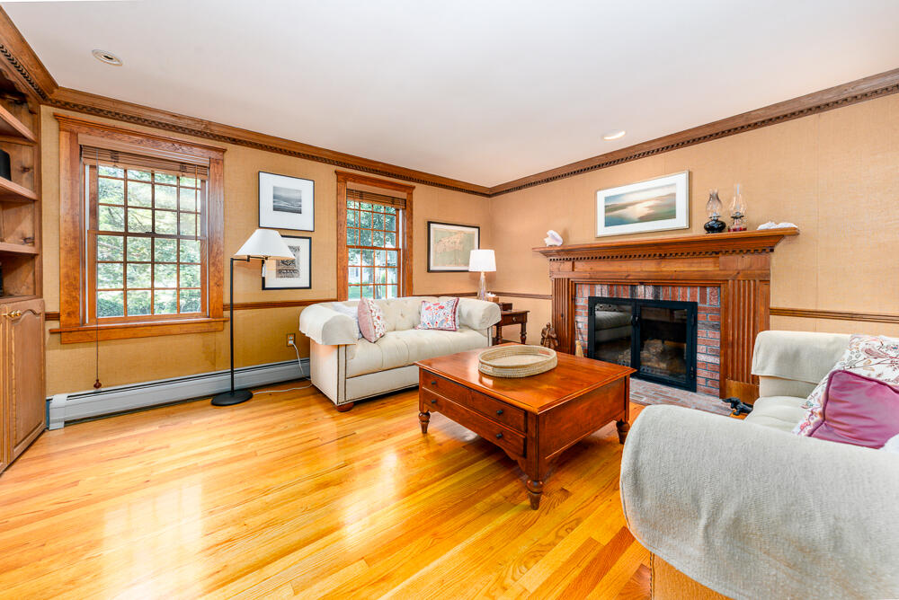 1016 W West Yarmouth Road, Yarmouth Port