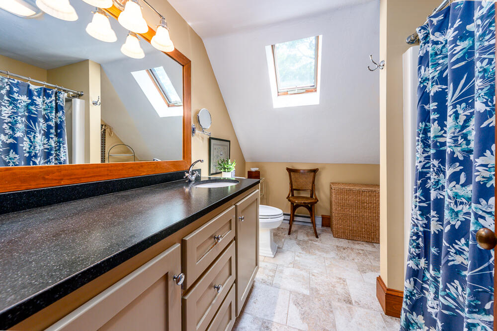 1016 W West Yarmouth Road, Yarmouth Port