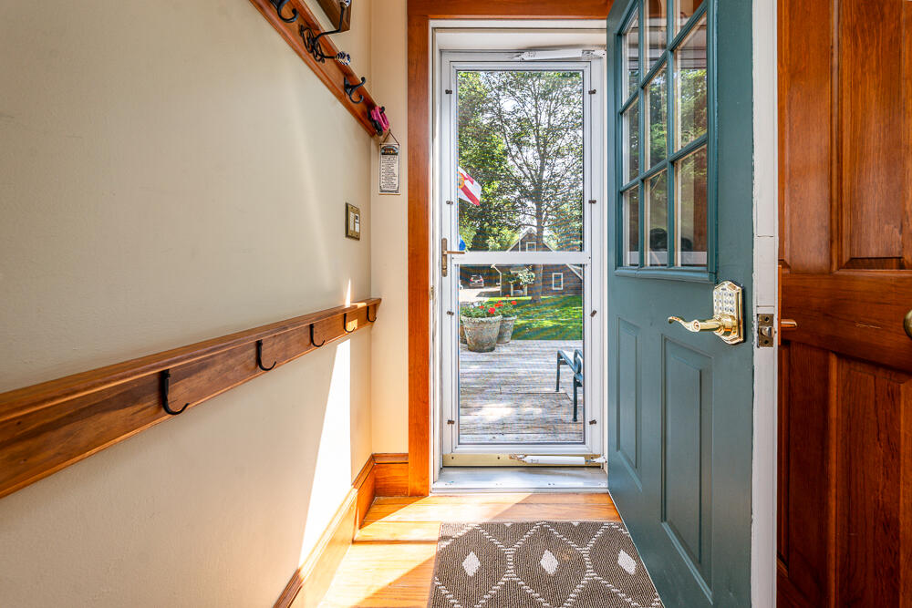 1016 W West Yarmouth Road, Yarmouth Port