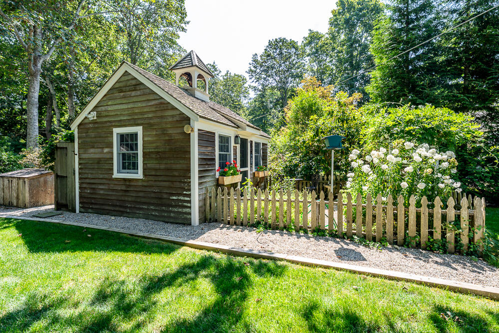 1016 W West Yarmouth Road, Yarmouth Port