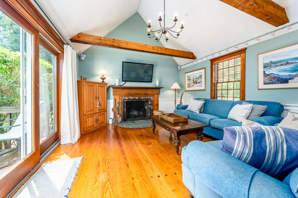 1016 W West Yarmouth Road, Yarmouth Port