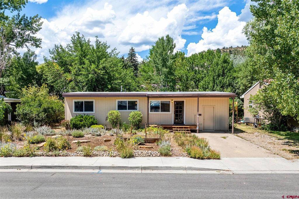 2605 Columbine Drive