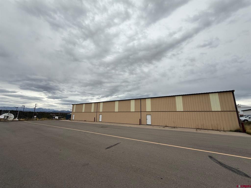 1300 Airport - Taxiway 1 Unit: Hangar DA-2