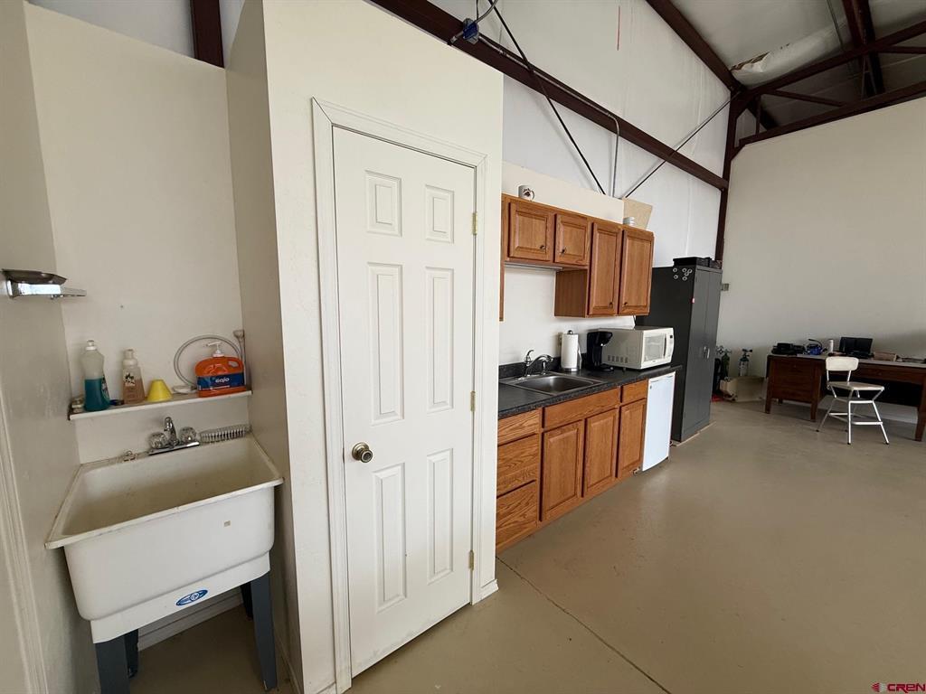 1300 Airport - Taxiway 1 Unit: Hangar DA-2