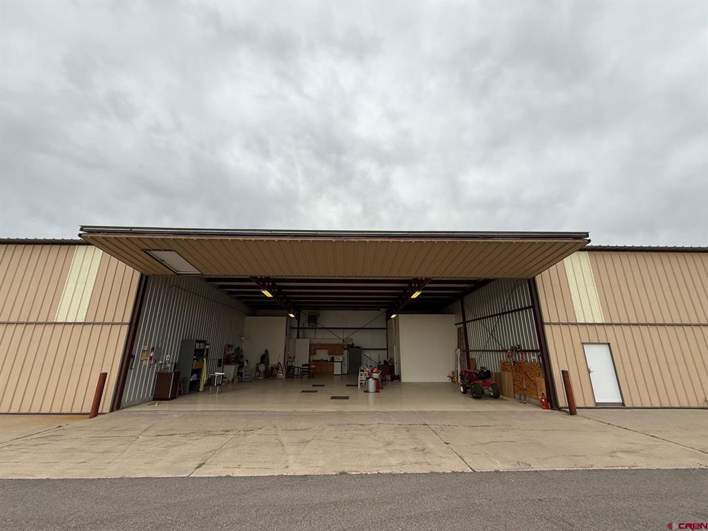 1300 Airport - Taxiway 1 Unit: Hangar DA-2