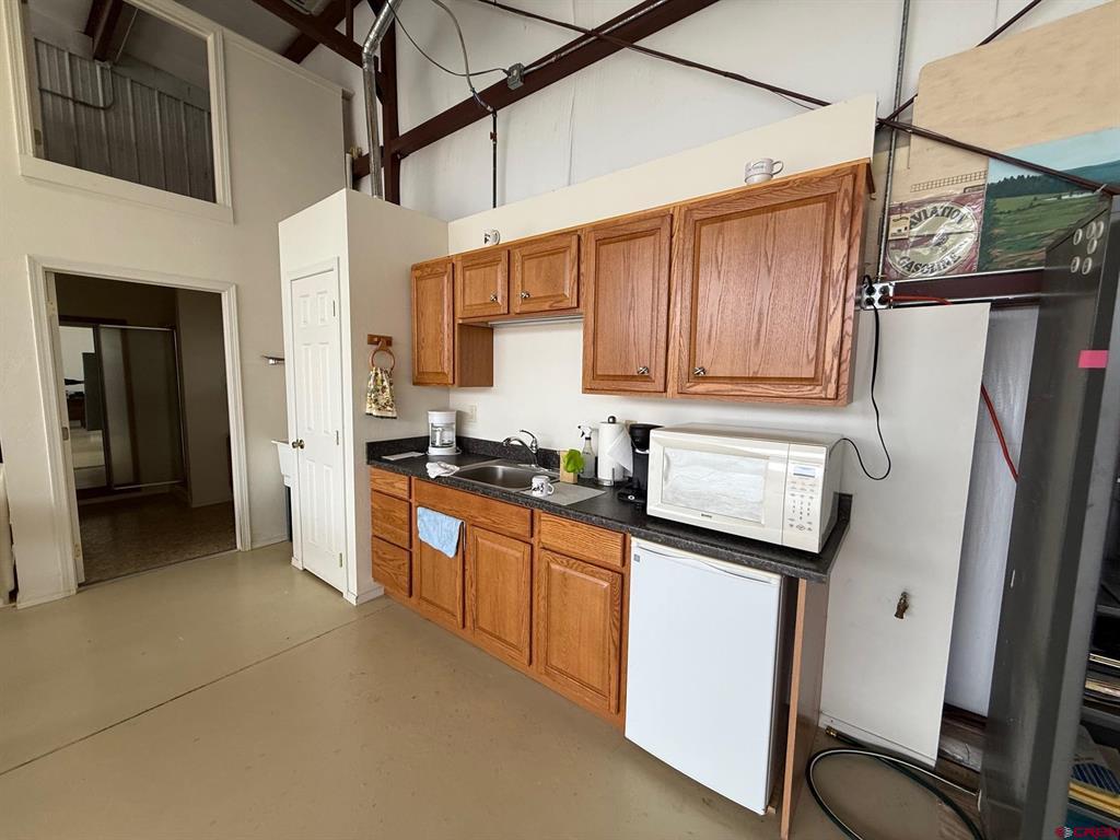 1300 Airport - Taxiway 1 Unit: Hangar DA-2