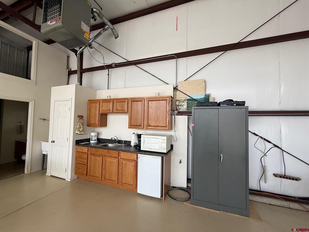 1300 Airport - Taxiway 1 Unit: Hangar DA-2