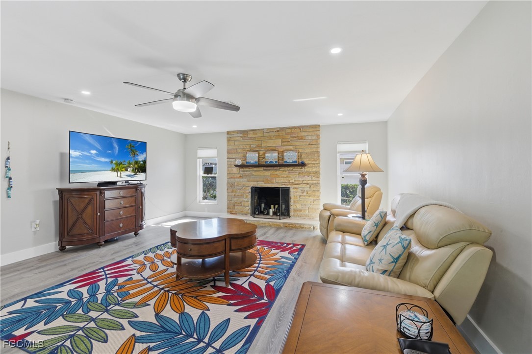 6807 Azalea LN