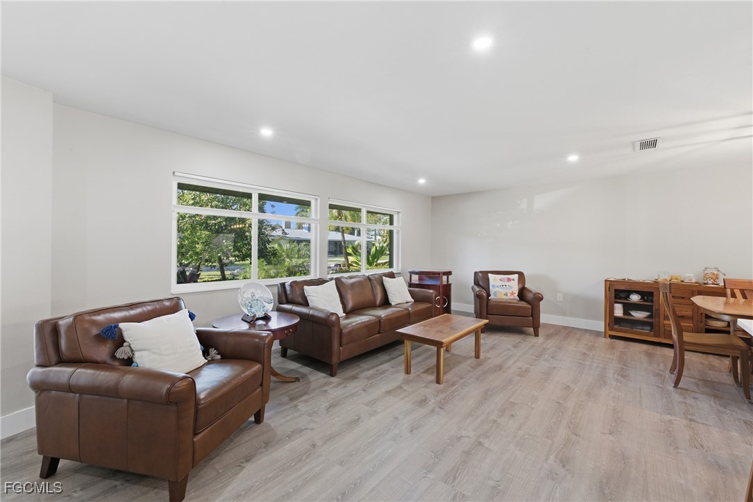 6807 Azalea LN