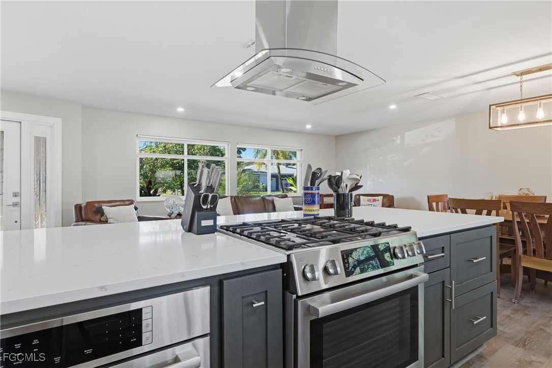 6807 Azalea LN