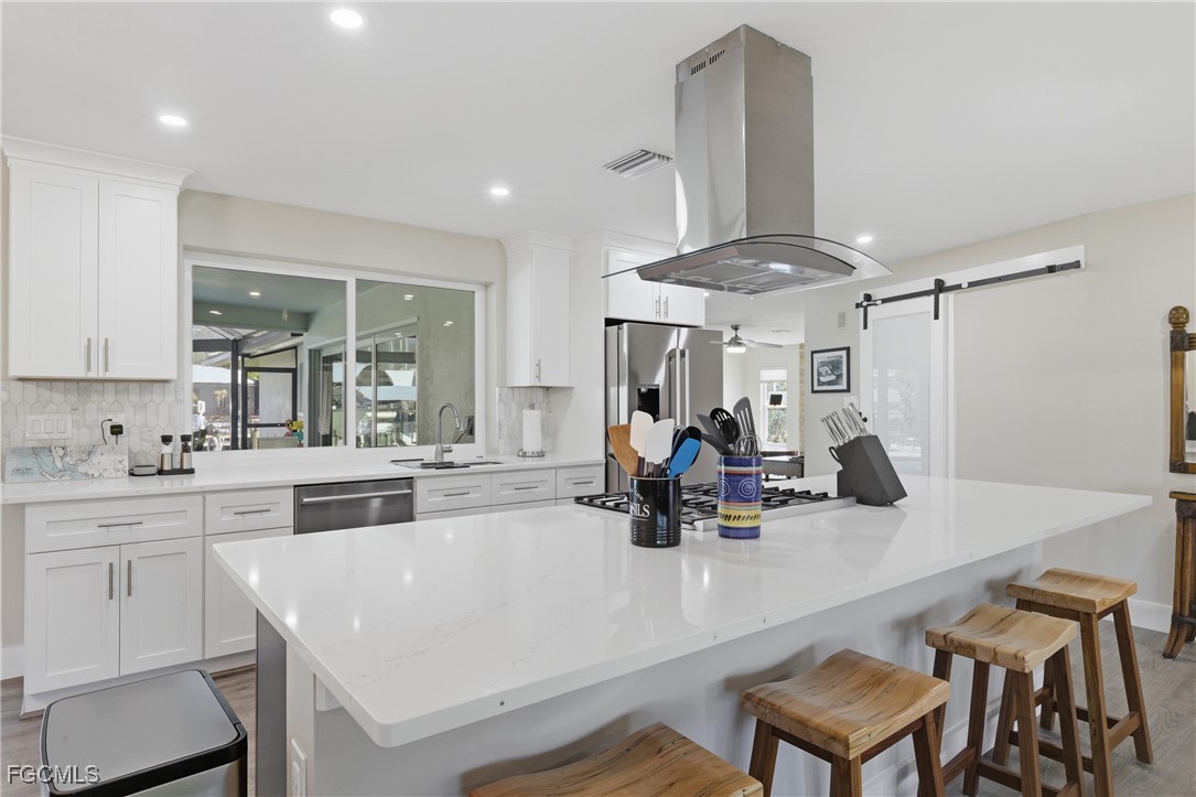 6807 Azalea LN